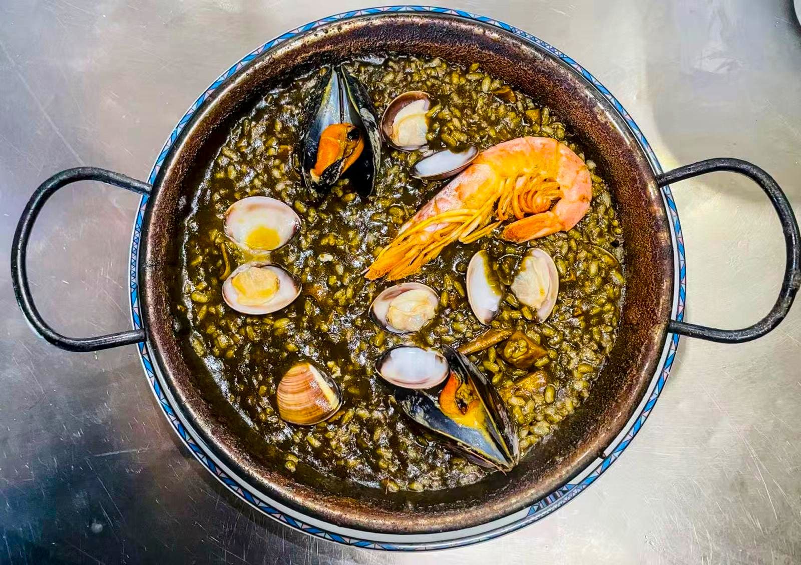 Paella served at Mannà