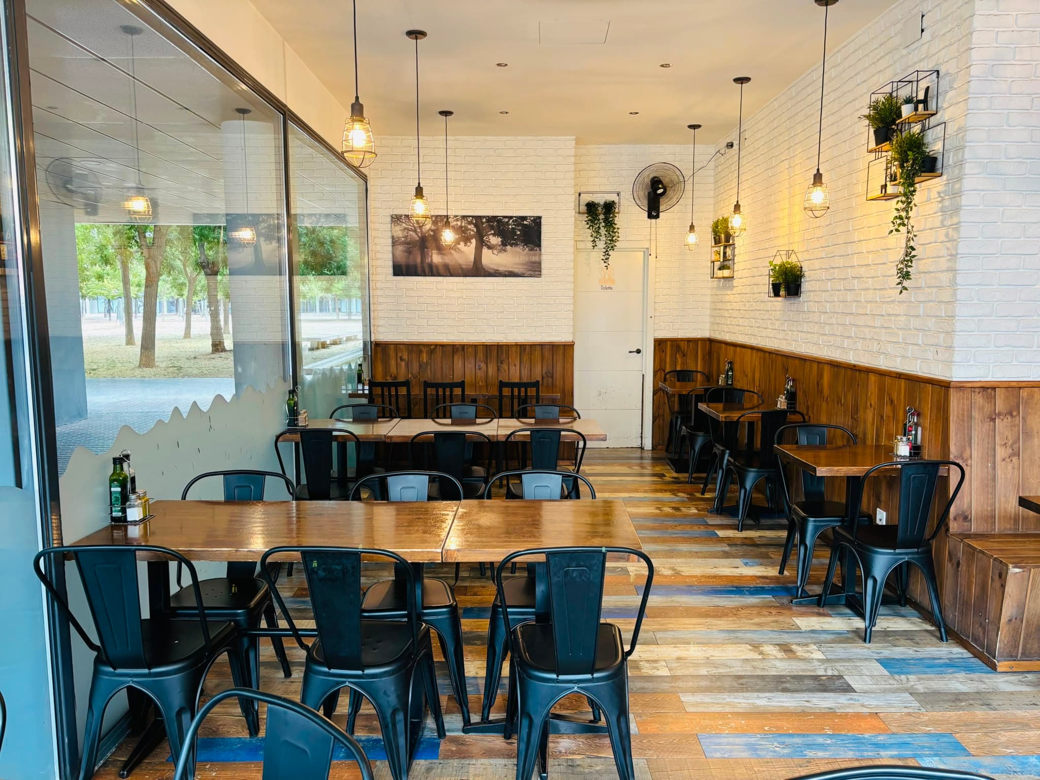 Mannà restaurant interior in Poblenou